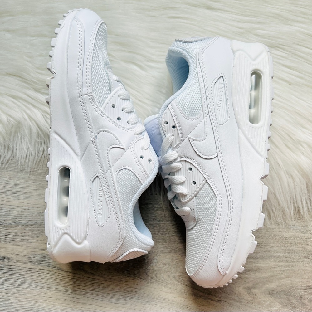 NWT Nike Air Max 90 Women’s Shoes - Picture 6 of 9